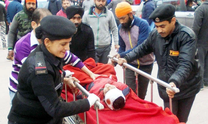 6 schoolchildren, bus driver die in road accident in India
