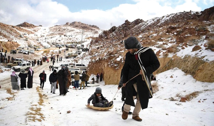 As the winter cold bites, teams of young Saudi volunteers have collected donations ranging from clothing and blankets to heating stoves. (SPA/File)