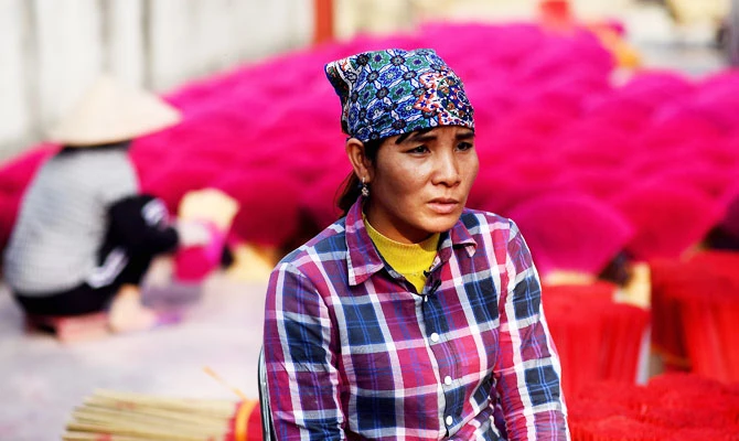 Vietnam’s ‘incense village’ blazes pink ahead of lunar new year