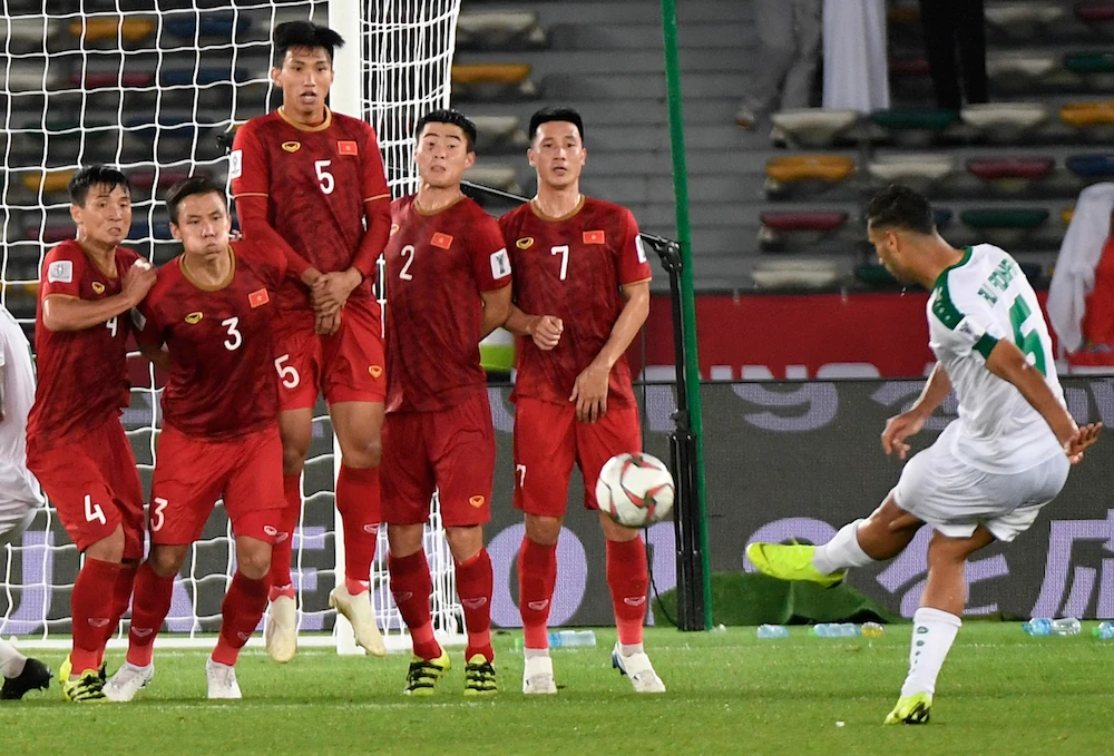 Srecko Katanec angry after late Iraqi free-kick breaks Vietnamese hearts at Asian Cup