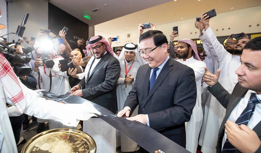 The official opening was attended by Deputy Governor of Investments for SAGIA Sultan Mufti, Chinese Ambassador to Saudi Arabia Li Huaxin, C-level executives from Huawei and members of the media.