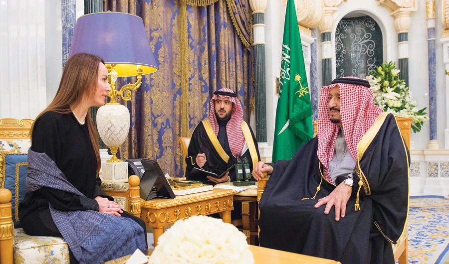King Salman receives Gabriela Cuevas Barron, president of the Inter-Parliamentary Union, at Al-Yamamah Palace in Riyadh on Tuesday. (SPA)