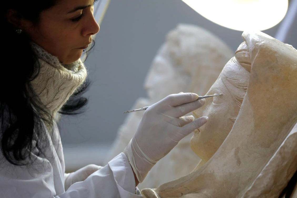 Archaeologists restore ancient Palmyra artefacts in Damascus museum