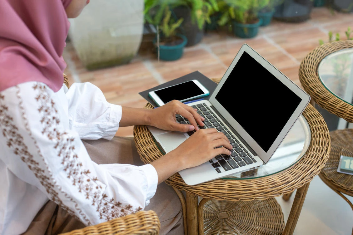 Oman more than doubles women’s wages in less than a decade