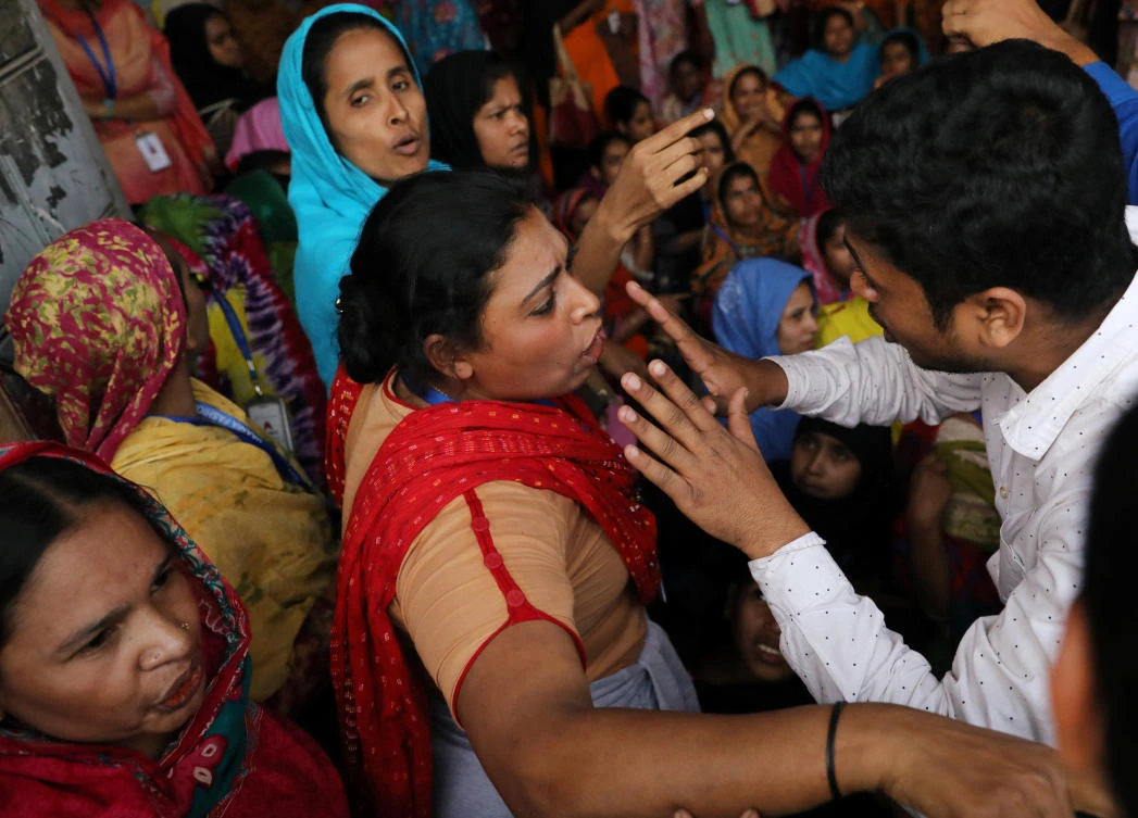 Bangladesh garment workers clash with police as strikes roll on