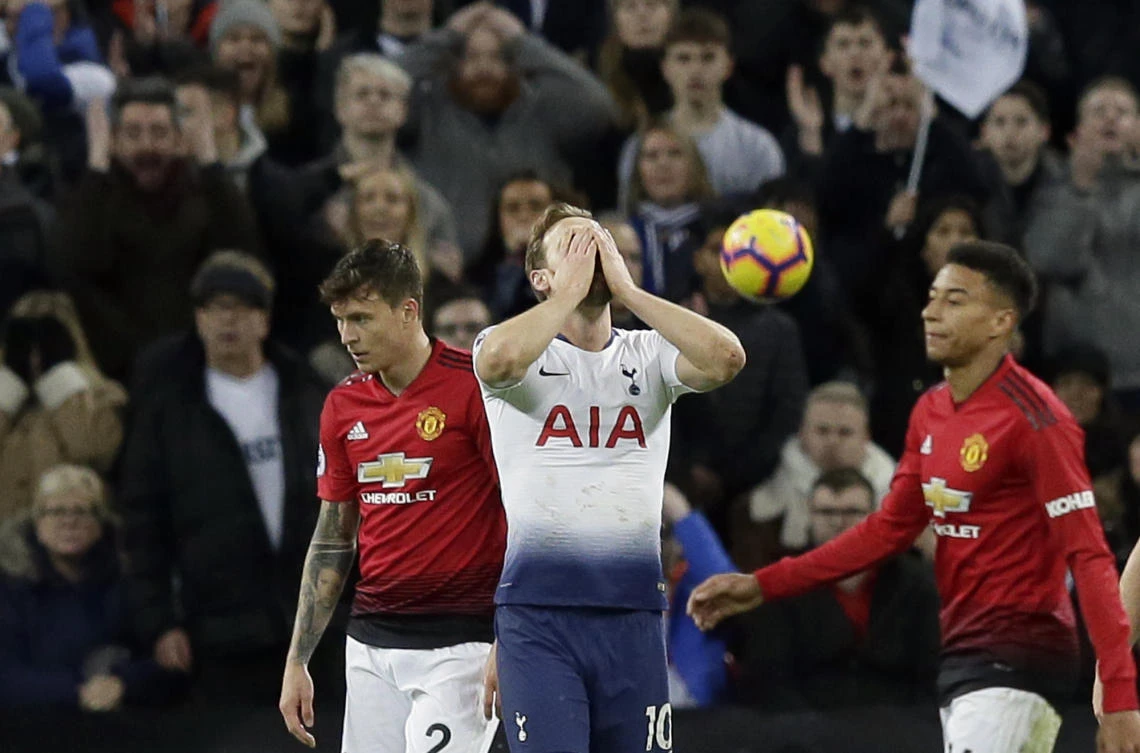 Tottenham manager Mauricio Pochettino says he fears a “massive problem” after Harry Kane limped off the Wembley pitch with an apparent ankle problem. (AP)