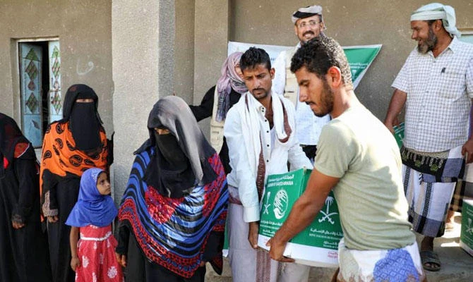 The move is part of a distribution project amounting to 102,170 food baskets targeting nine Yemeni governorates. (SPA)