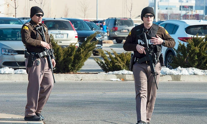 2 shot outside mall in Salt Lake City suburb