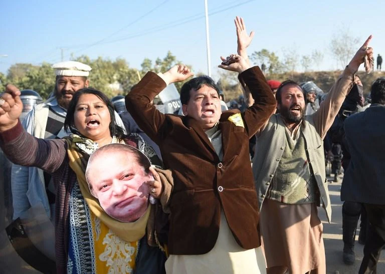 Supporters of Pakistan former prime minister Nawaz Sharif protest after an anti-corruption court in Islamabad convicted him of graft on December 24, 2018. (AFP)