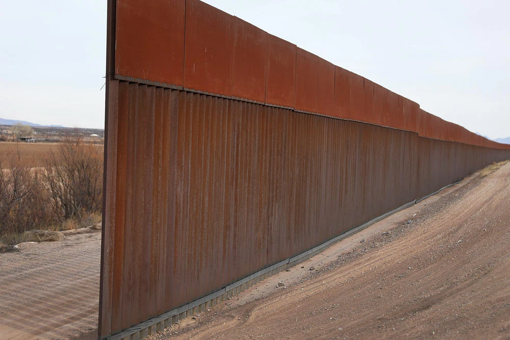 A part of the US-Mexico border wall is seen on January 14, 2019 in Fort Hancock, Texas. (Joe Raedle/Getty Images/AFP)