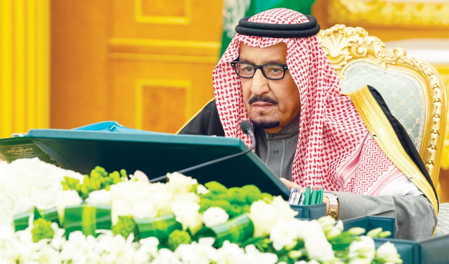 King Salman chairs the Cabinet session in Riyadh on Tuesday. (SPA)
