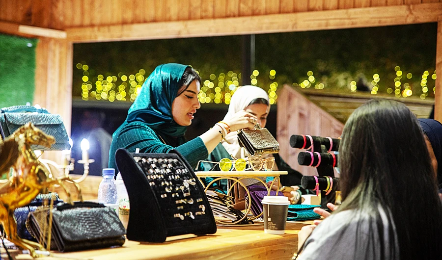 Government to provide cash incentives for private sector to hire Saudis