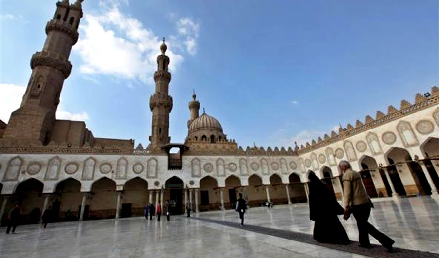 Al-Azhar reinstates female student expelled over hug