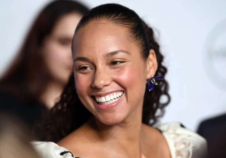 R&B star Alicia Keys to host 2019 Grammy Awards