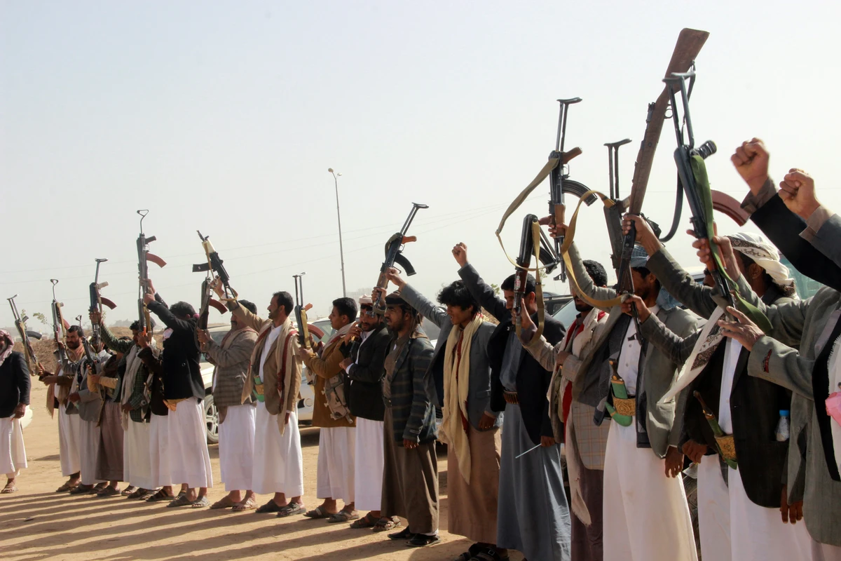 Tribal gunmen brandish their weapons during a gathering to show support to the the Shiite Houthi movement against Yemen in the northwestern city of Saada. (AFP/File)