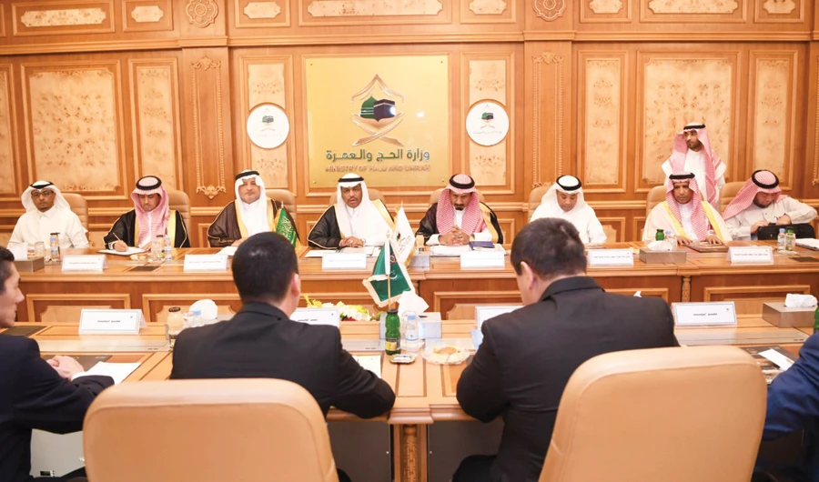 Deputy Hajj Minister Dr. Abdul Fattah bin Suleiman Mashat receives delegations from Turkmenistan and Thailand. (SPA)