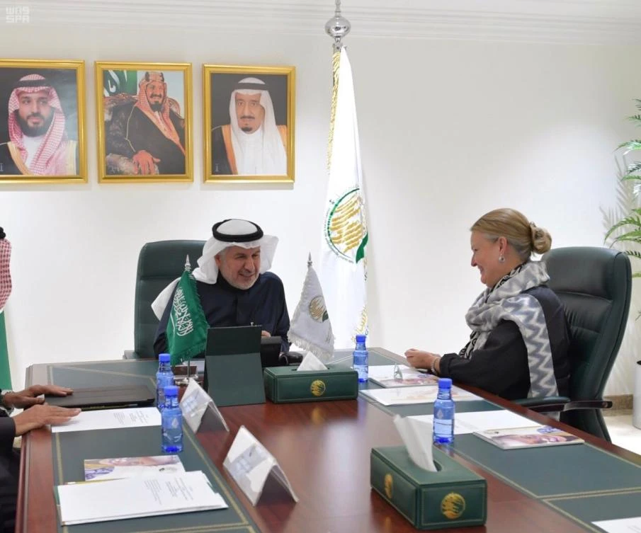 Dr. Abdullah Al-Rabeeah, general supervisor of the King Salman Humanitarian Aid and Relief Center, met with Lise Grande, the UN’s humanitarian coordinator for Yemen. (SPA)