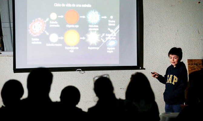 Ten-year old Chilean teaches star gazing to classmates