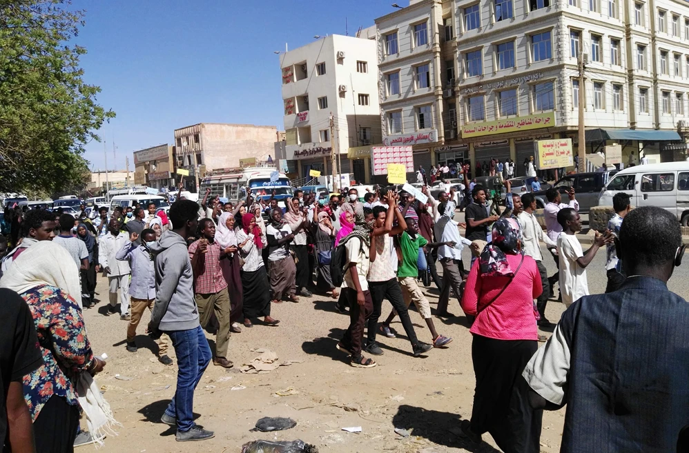 Sudanese demonstrators gather in Khartoum's twin city Omdurman on January 20, 2019, where Sudanese police fired tear gas at protesters ahead of a planned march on parliament. (AFP)
