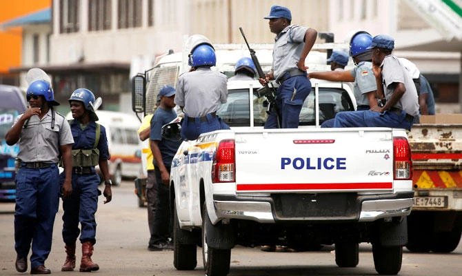 Zimbabwe president to return home after deadly turmoil