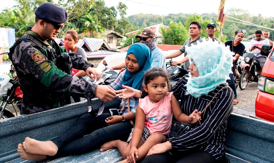 Crunch vote in troubled southern Philippines could bring peace, say residents