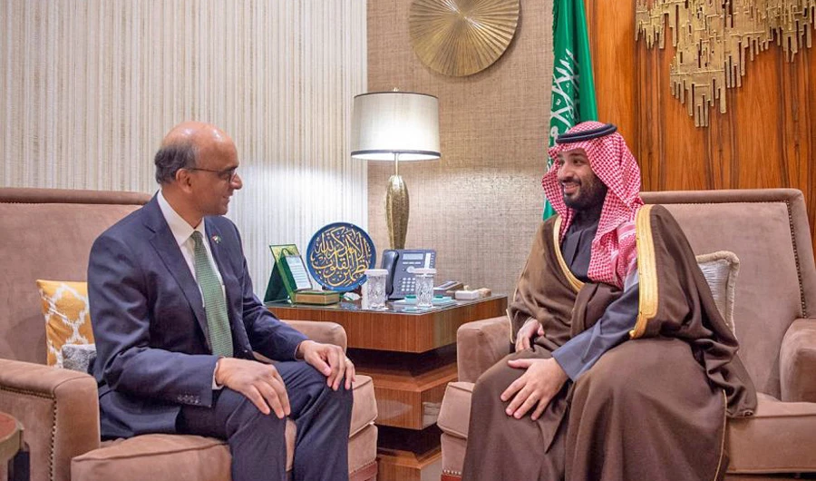 Crown Prince Mohammed bin Salman meeting with Singapore's Deputy Prime Minister Tharman Shanmugaratunam in Riyadh on Monday. (SPA)