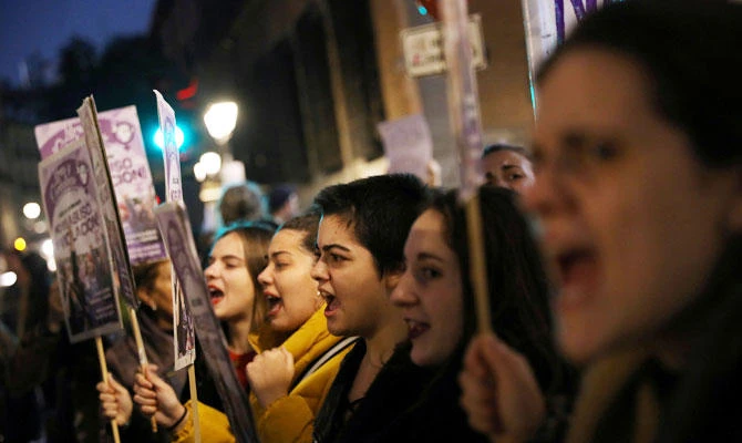 Protesters attend a demonstration, after judges upheld the lesser charge of sexual assault against the five men known as the Manada (Wolf Pack), accused of gang-raping an 18-year-old woman during Pamplona's San Fermin festival, in Madrid, Spain, December 5, 2018. (REUTERS)