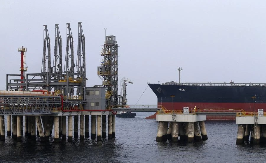 Fujairah’s harbor master said the port “has decided to ban the use of open-loop scrubbers in its waters ... (and) ships will have to use compliant fuel once the IMO 2020 sulfur cap comes into force.” (File/AFP)