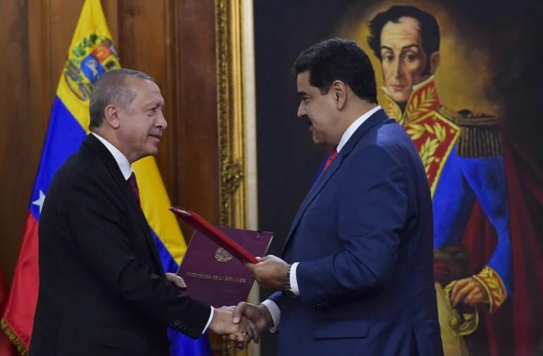 Recep Tayyip Erdogan, left, called the Venezuelan president, Nicolas Maduro, right, to express his support. Above, the presidents are exchanging signed agreements in 2018. (AFP)