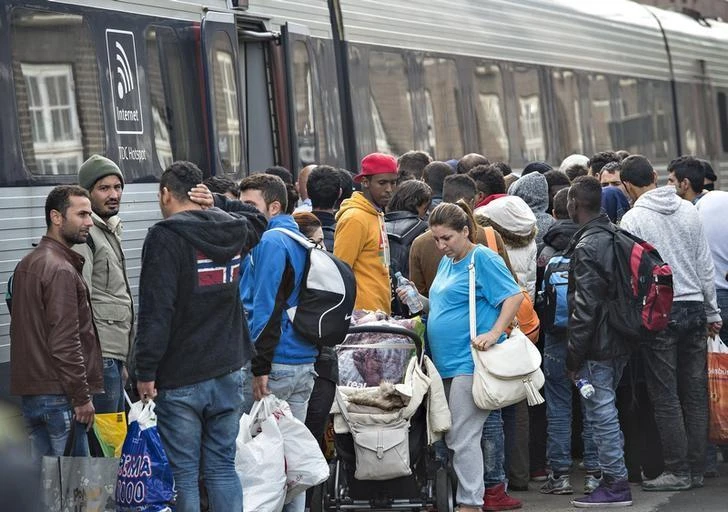 Migrants, mainly from Syria, prepare to board a train headed for Sweden, at Padborg station in southern Denmark September 10, 2015. (Reuters)