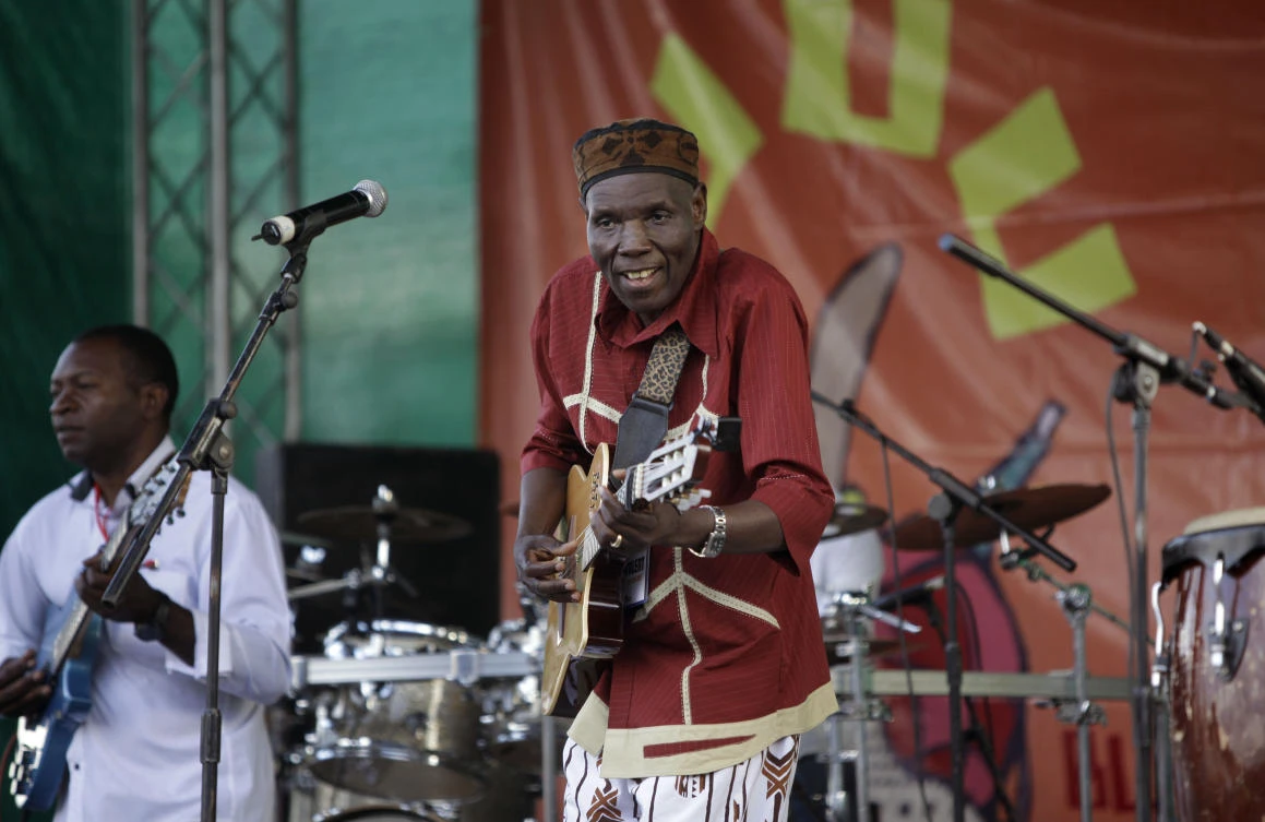 File photo showing Zimbabwean music superstar and U.N. goodwill ambassador Oliver Mtukudzi, performing at a music festival held in Karen on the outskirts of Nairobi, Kenya. (AP)