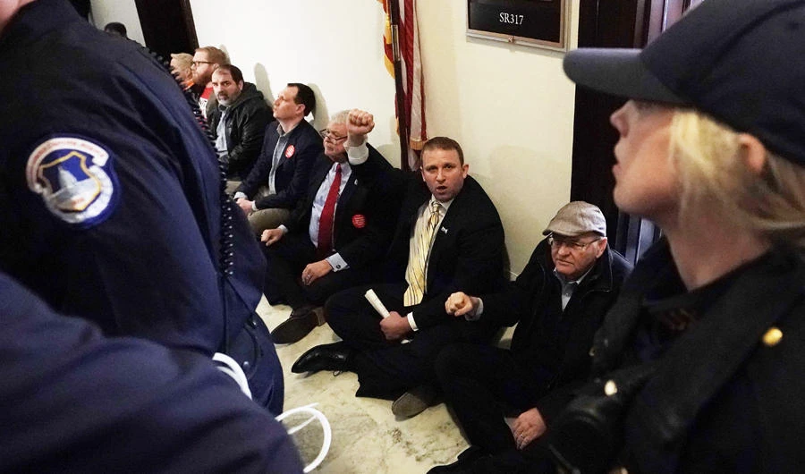 Senate rejects rival plans for ending US govt shutdown, talks start