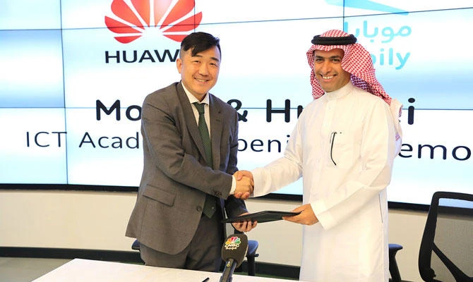 Maziad Al-Harbi, CTO at Mobily, and Huawei Tech Investment Saudi Arabia CEO Zhang Dongliang attended the opening ceremony of the academy.