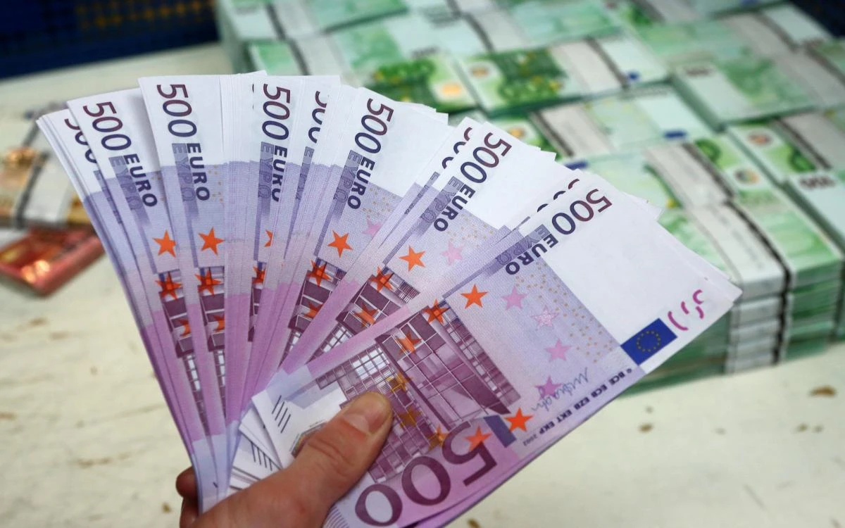 The €500 bill accounted for just 2.3 percent of all euro notes in circulation last month. (Reuters)