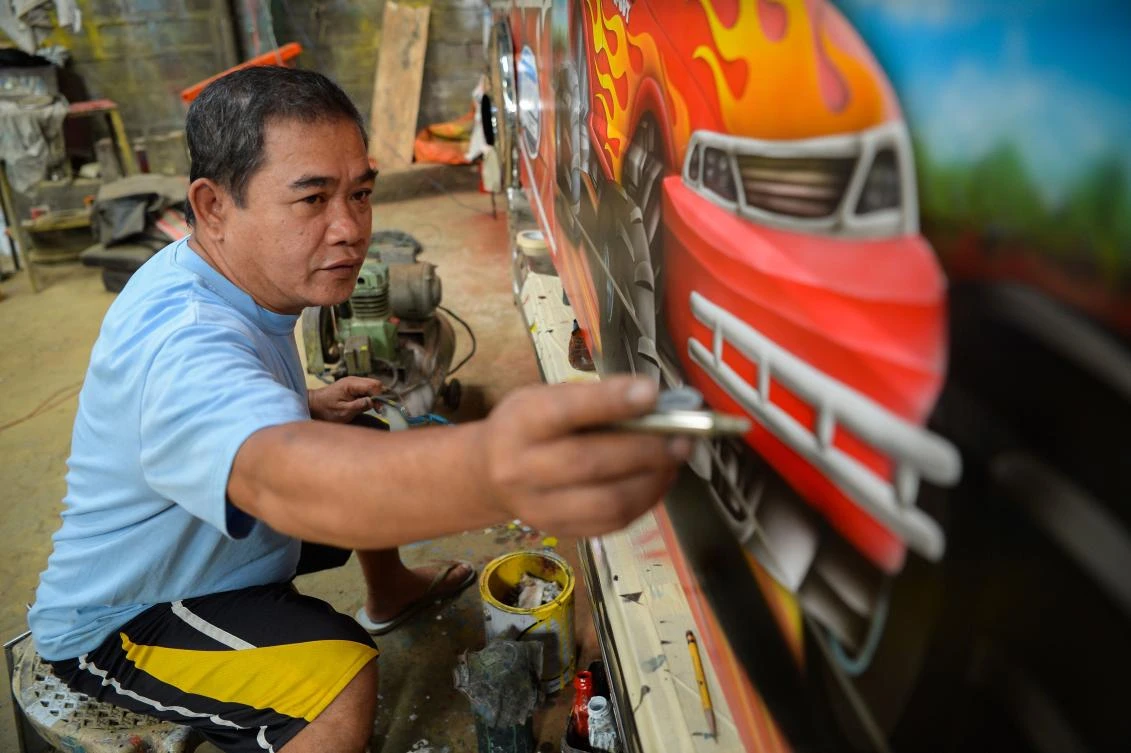 Philippine ‘jeepney’ artists stalked by extinction