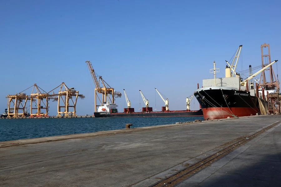 Coalition: 6 ships wait to enter Hodeidah port as Houthis block their entrance