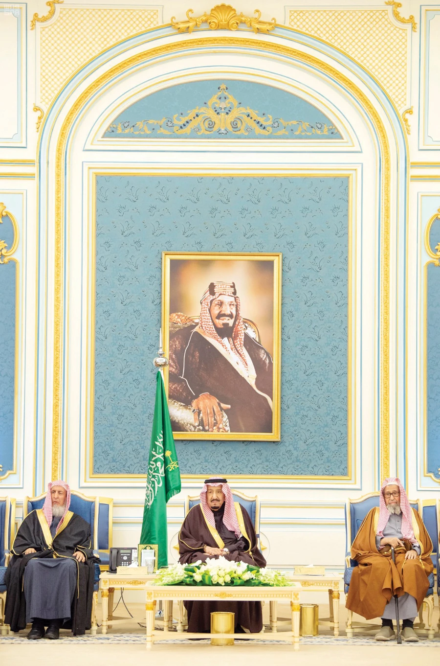 King Salman receives grand mufti and governors