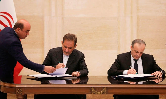 Syrian Prime Minister Imad Khamis (R) and Iranian Vice President Eshaq Jahangiri (C) attend a signing of an agreement event in the capital Damascus on January 28, 2019. (AFP)