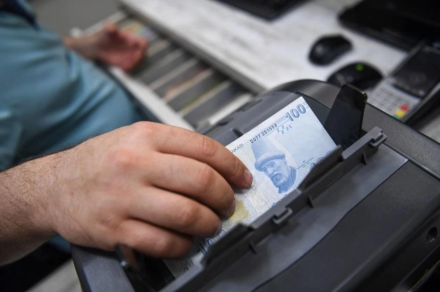 The lira lost 28 percent of its value against the dollar in 2018. (File/AFP)