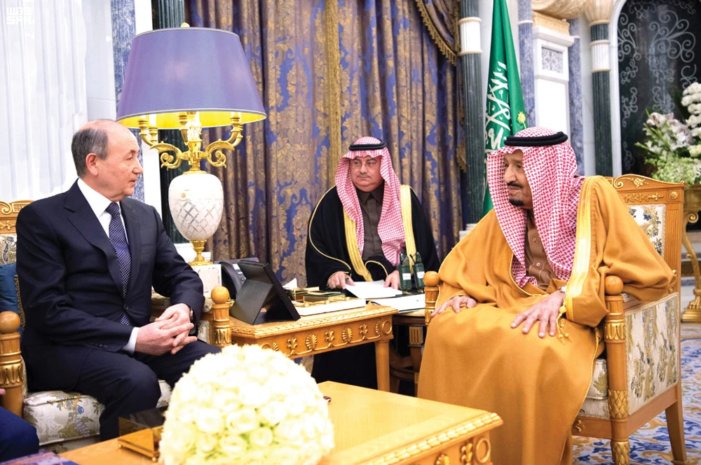 King Salman meets Azerbaijan’s Justice Minister Fikret Mammadov in Riyadh on Wednesday. (SPA)