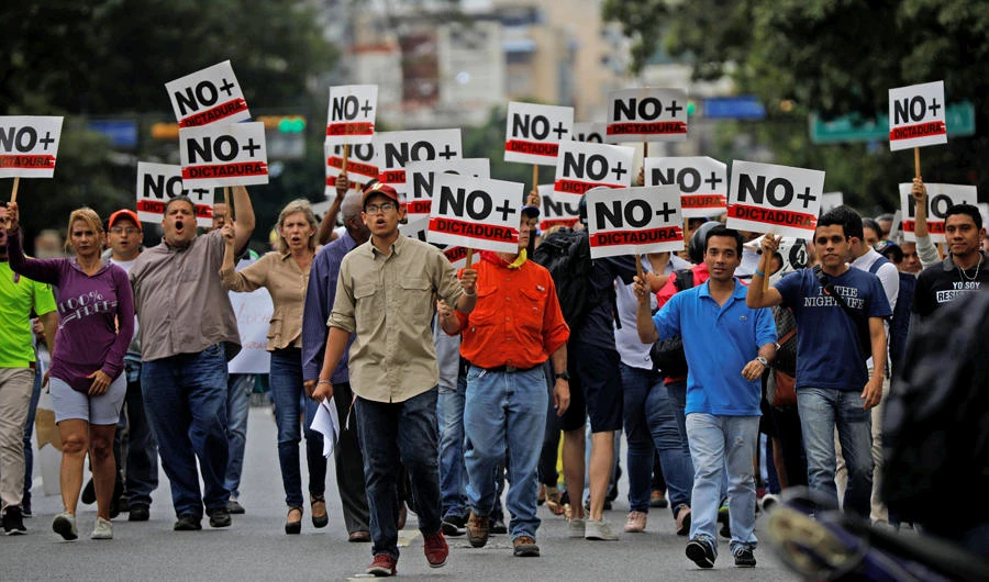 Supporters of Venezuelan opposition leader and self-proclaimed interim president Juan Guaido take part in a protest against Venezuelan President Nicolas Maduro's government in Caracas on January 30, 2019. (REUTERS/Carlos Barria)