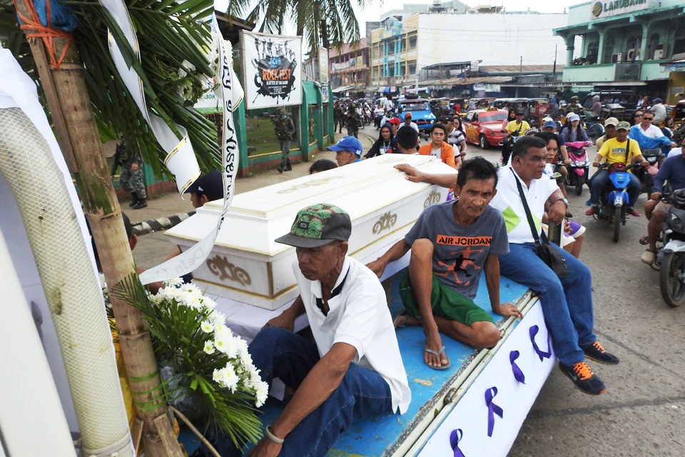 Suicide bombing suspected in Philippine attack