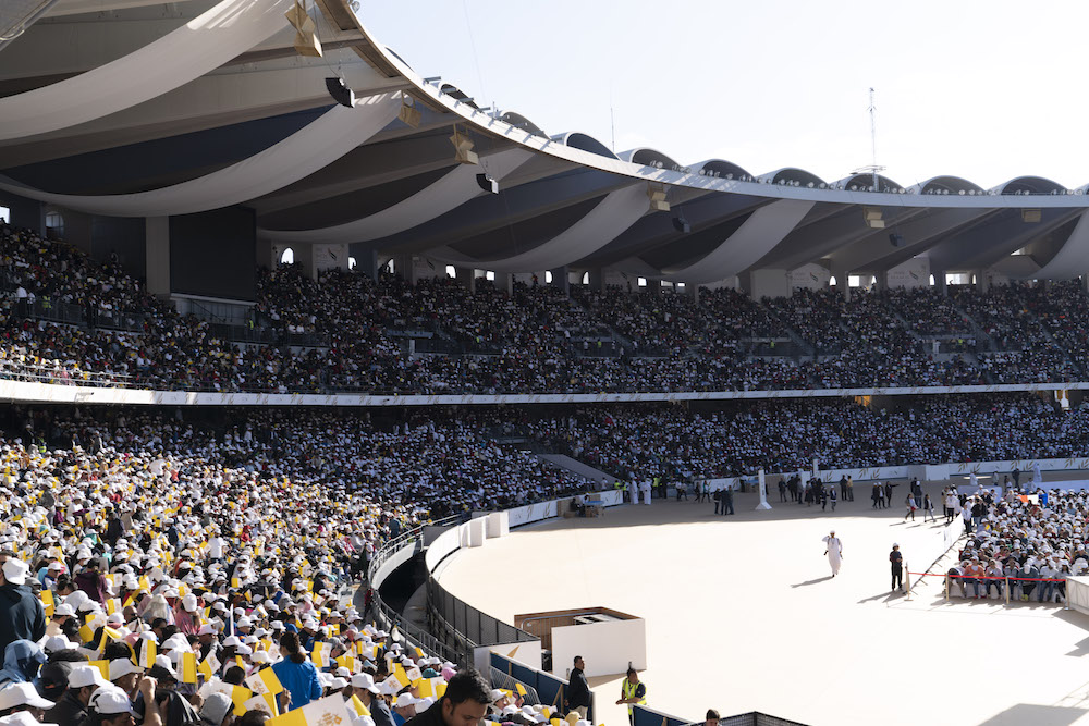Crowds packed the stadium in Abu Dhabi to hear Pope Francis deliver a sermon. (AN Photo/Ziyad Alarfaj)