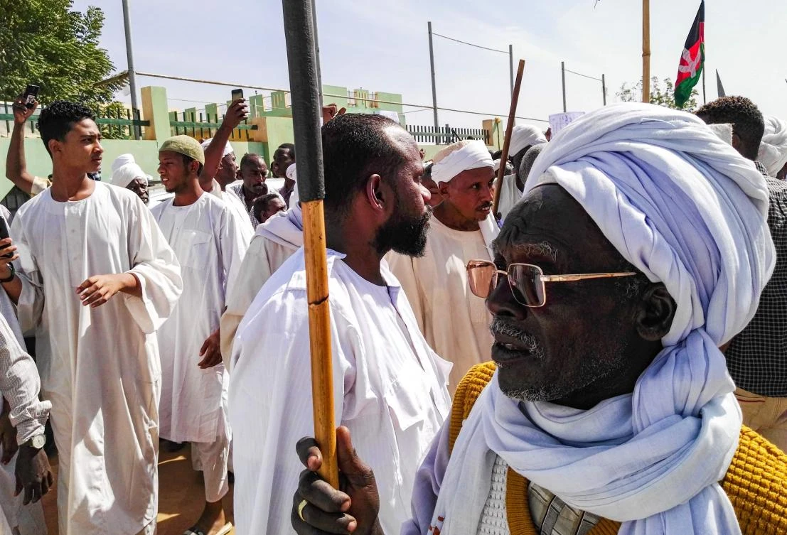 Sudanese protesters chant slogans and wave the flag of the opposition Umma Party led by Sadiq al-Mahdi, during a demonstration in the capital Khartoum's twin city of Omdurman on January 25, 2019. (File/AFP)