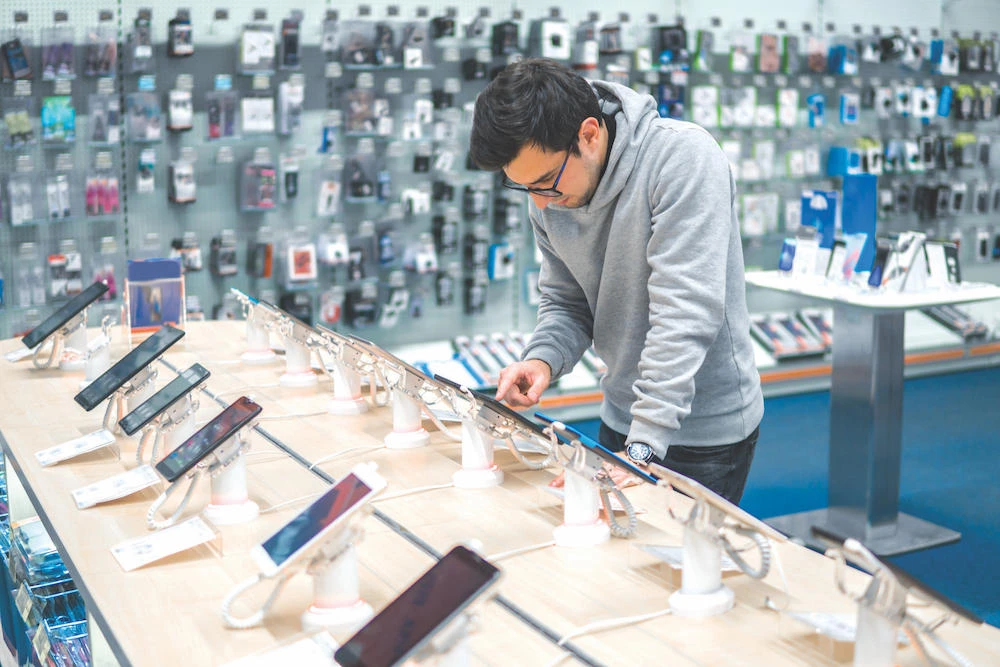 The Gulf’s young, tech-savvy consumers used to splurge on the latest handset but Samsung and Apple have reported falling profits in the last week. (Shuttertsock)