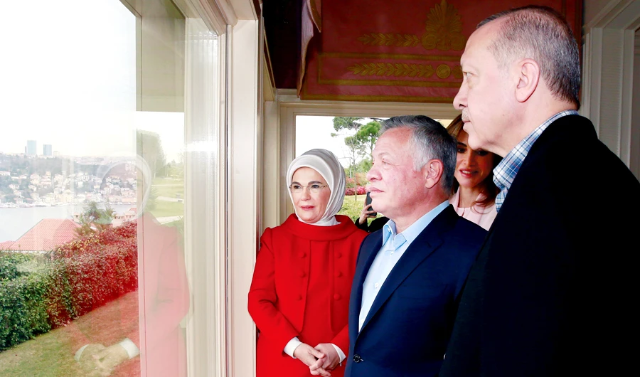 Turkey's President Recep Tayyip Erdogan, right, and Jordan's King Abdullah II, center, with their wives prior to their breakfast in Istanbul on Sunday. (AP)