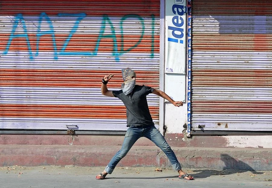 Pakistan’s prime minister and president have offered support for rebels in the Indian part of the disputed Himalayan territory of Kashmir. (File/AFP)