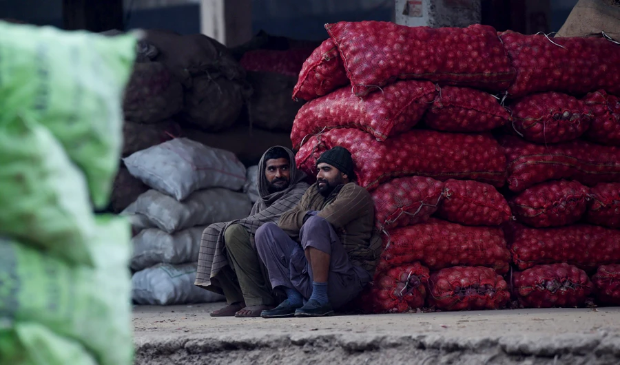 Pakistan cuts 2017/18 economic growth estimate to 5.2 pct