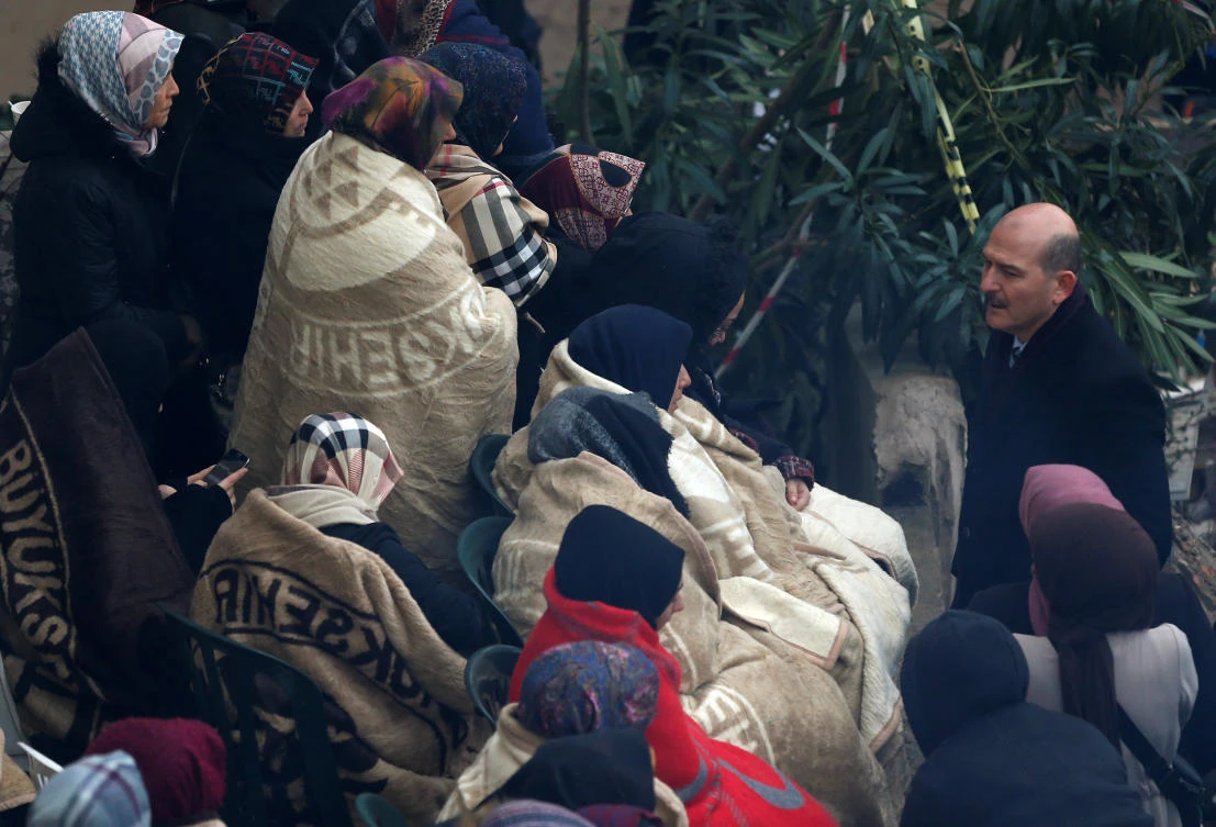 Turkish Interior Minister Suleyman Soylu talks to residents as he visits the site of a collapsed residential building in Istanbul, Turkey, February 8, 2019. (Reuters)