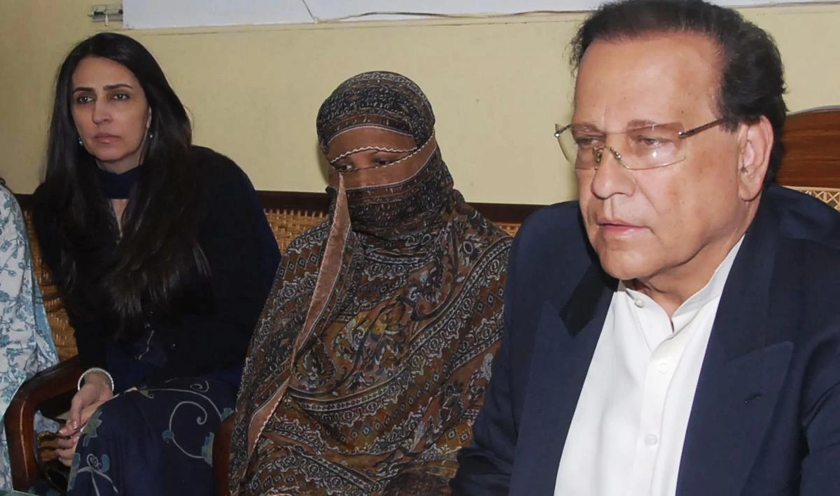 Woman acquitted of blasphemy still can’t leave Pakistan